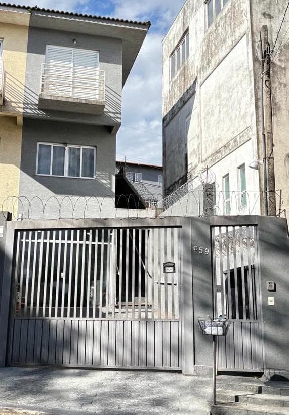 Casa de 3 andares à venda na Granja Viana